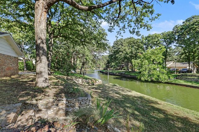 2408 Winewood Lane, Arlington, TX 76013