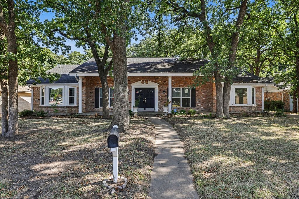 2408 Winewood Lane, Arlington, TX 76013