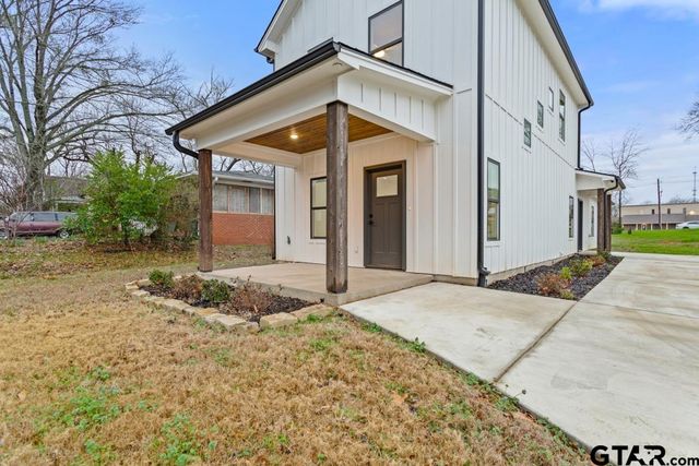 111 S College St, Lindale, TX 75771
