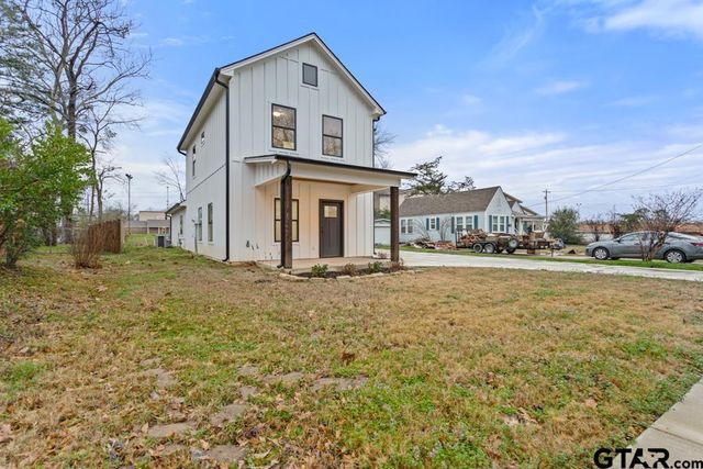 111 S College St, Lindale, TX 75771