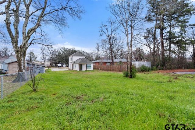 111 S College St, Lindale, TX 75771