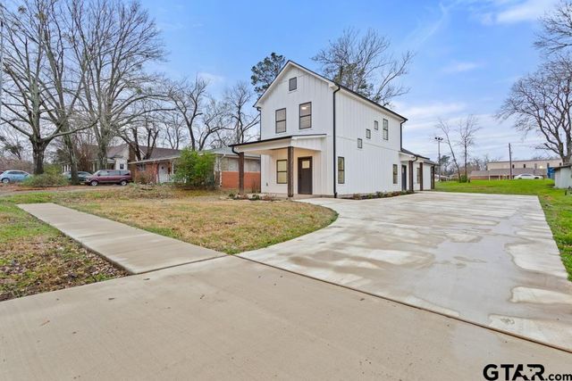 111 S College St, Lindale, TX 75771