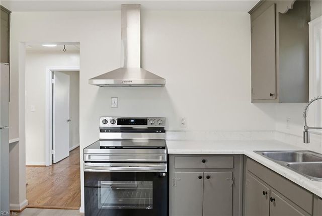 26 Westminister DR, Hampton, VA 23666