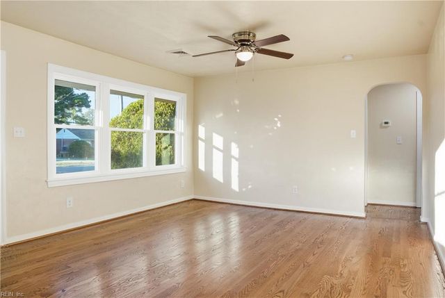 26 Westminister DR, Hampton, VA 23666