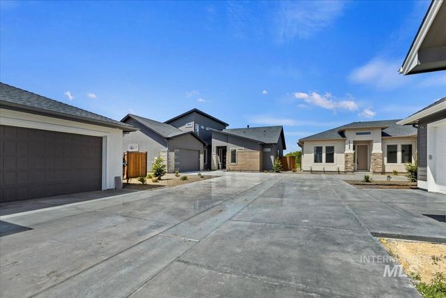 11126 S Corballis Ln, Kuna, ID 83634