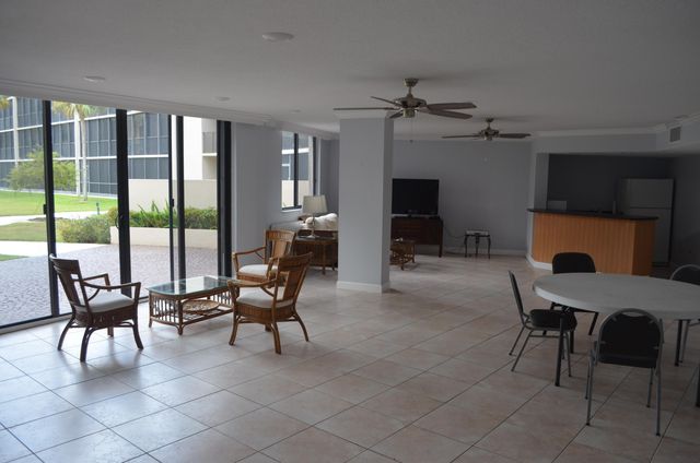 2424 N FEDERAL Highway 309, Boynton Beach, FL 33435