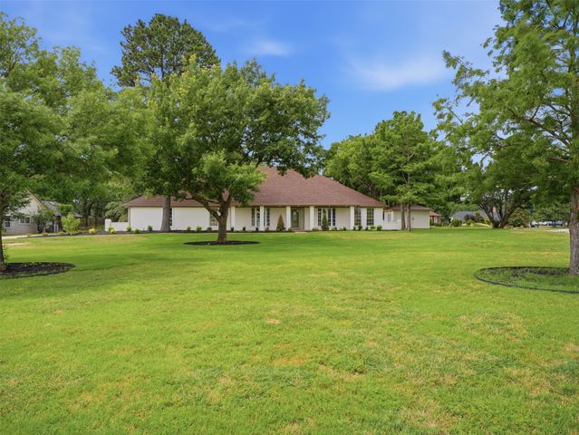 105 Meadow Oak Court, Double Oak, TX 75077