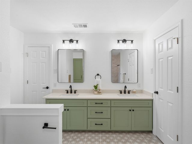 105 Meadow Oak Court, Double Oak, TX 75077