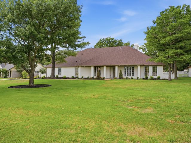105 Meadow Oak Court, Double Oak, TX 75077