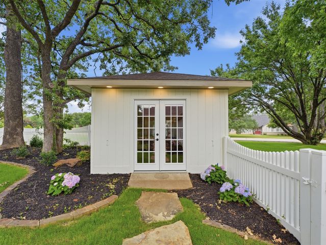 105 Meadow Oak Court, Double Oak, TX 75077