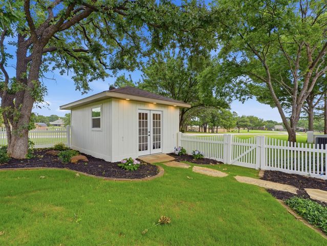 105 Meadow Oak Court, Double Oak, TX 75077
