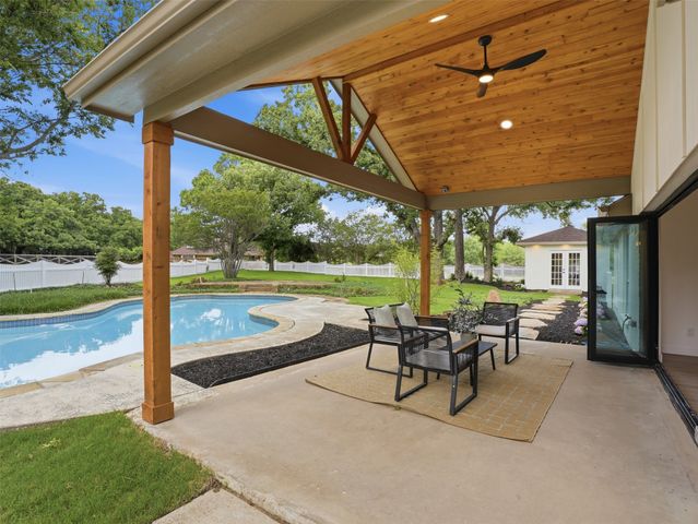 105 Meadow Oak Court, Double Oak, TX 75077