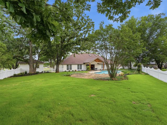 105 Meadow Oak Court, Double Oak, TX 75077
