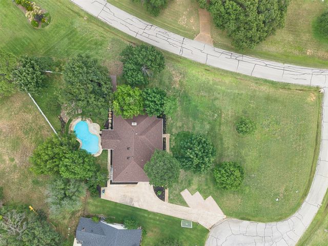105 Meadow Oak Court, Double Oak, TX 75077