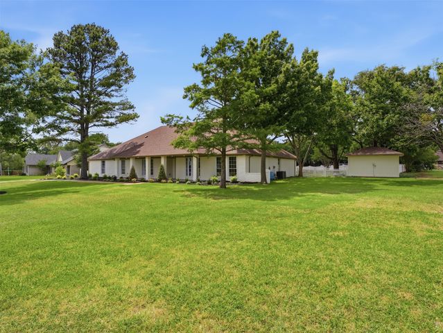 105 Meadow Oak Court, Double Oak, TX 75077