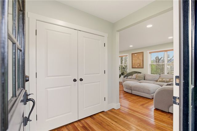 1124 Narragansett Boulevard, Cranston, RI 02905