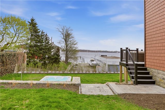 1124 Narragansett Boulevard, Cranston, RI 02905