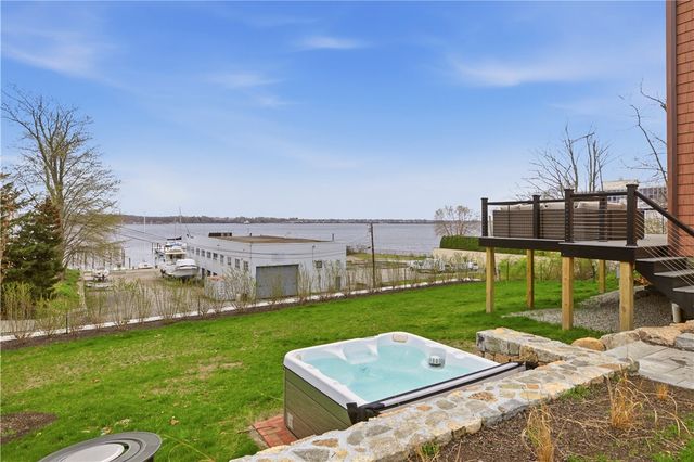 1124 Narragansett Boulevard, Cranston, RI 02905