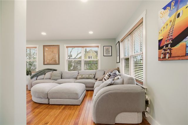 1124 Narragansett Boulevard, Cranston, RI 02905