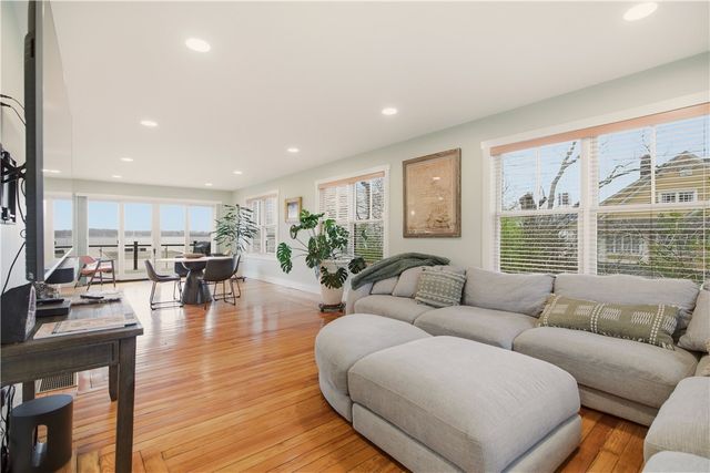 1124 Narragansett Boulevard, Cranston, RI 02905