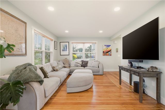 1124 Narragansett Boulevard, Cranston, RI 02905