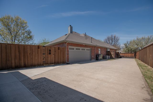 409 Love Bird Lane, Murphy, TX 75094