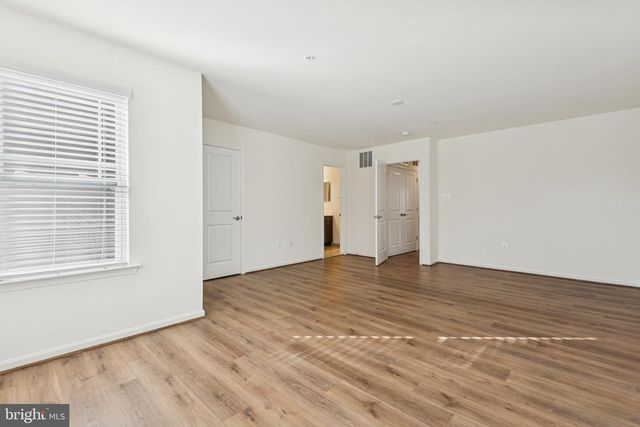 7830 WOLF RUN LN, Severn, MD 21144