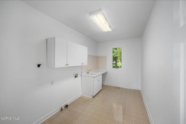 7439 Lock Mill Court, Maumee, OH 43537