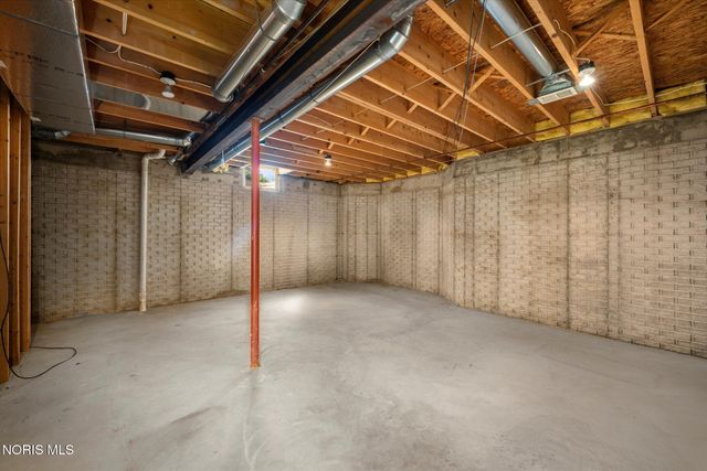 7439 Lock Mill Court, Maumee, OH 43537