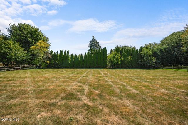 7439 Lock Mill Court, Maumee, OH 43537