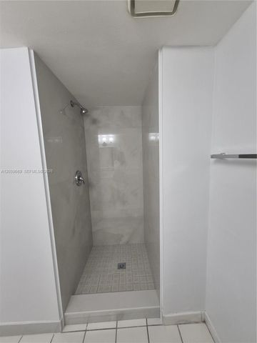 9447 Fontainebleau Boulevard 113, Miami, FL 33172