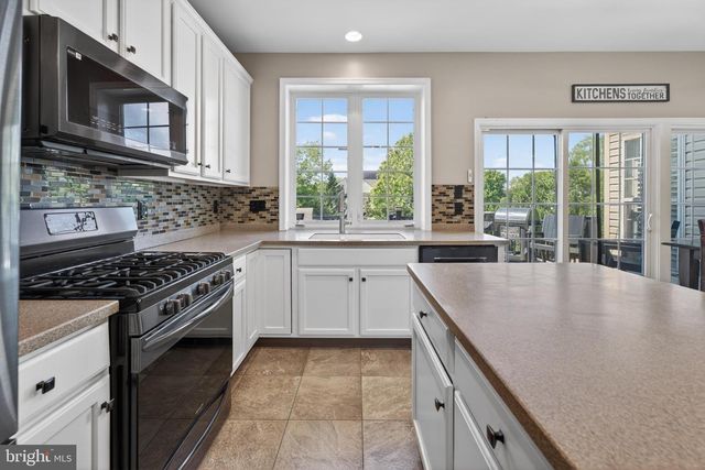 4 RANDOLPH CT, Mickleton, NJ 08056
