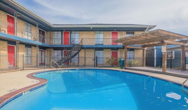 801 S Allen Genoa Road 112, South Houston, TX 77587