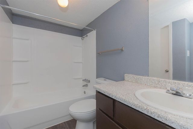 801 S Allen Genoa Road 112, South Houston, TX 77587