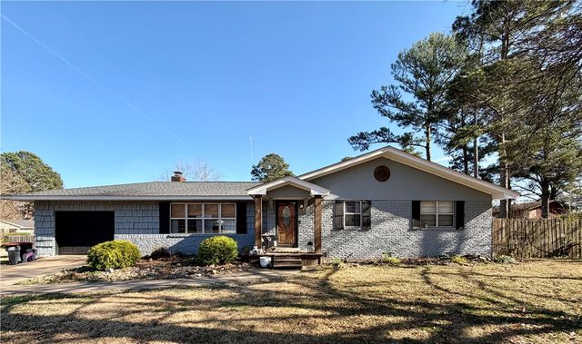 211 S Cumberland Avenue, Russellville, AR 72801