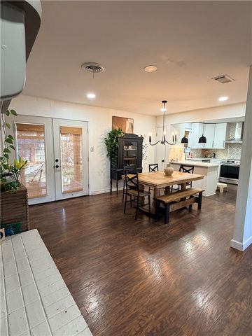 211 S Cumberland Avenue, Russellville, AR 72801