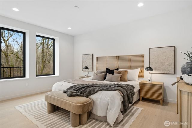 282 118th Avenue SE, Bellevue, WA 98005