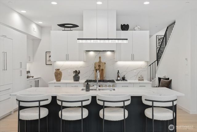 282 118th Avenue SE, Bellevue, WA 98005