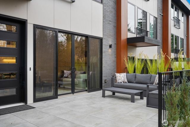 282 118th Avenue SE, Bellevue, WA 98005