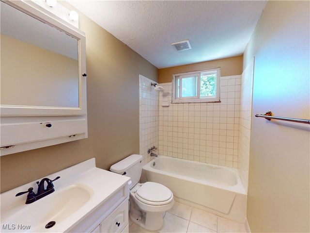 211 W Overlook Drive, Eastlake, OH 44095