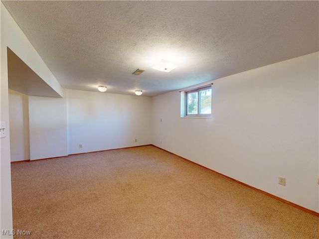 211 W Overlook Drive, Eastlake, OH 44095