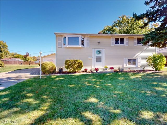 211 W Overlook Drive, Eastlake, OH 44095