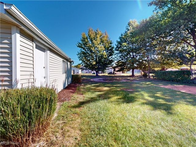 211 W Overlook Drive, Eastlake, OH 44095