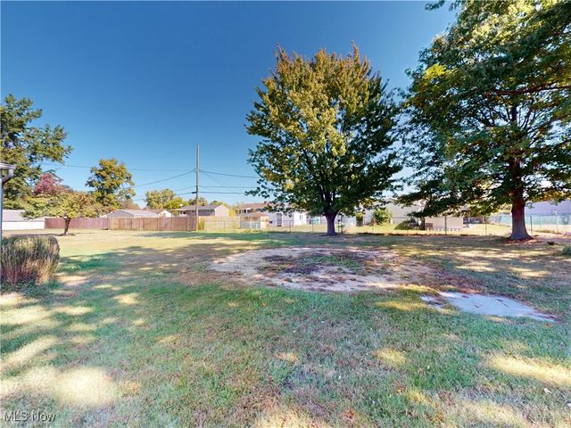 211 W Overlook Drive, Eastlake, OH 44095