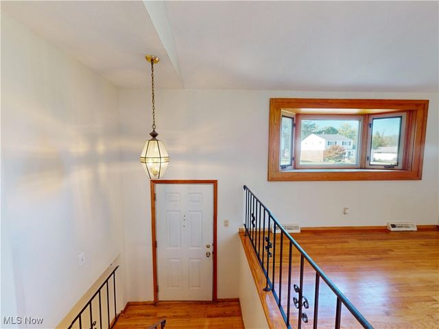 211 W Overlook Drive, Eastlake, OH 44095