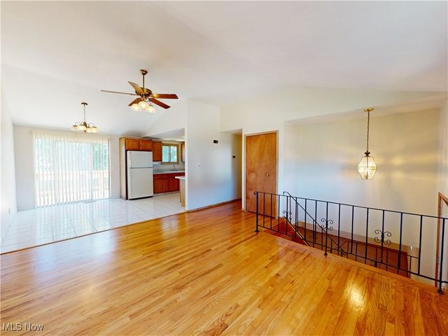 211 W Overlook Drive, Eastlake, OH 44095