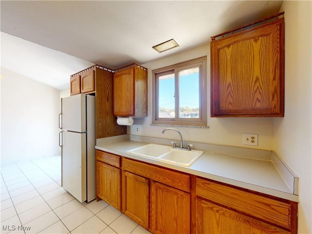 211 W Overlook Drive, Eastlake, OH 44095