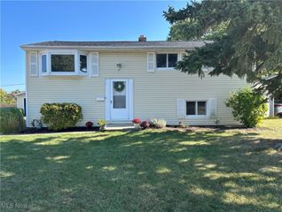 211 W Overlook Drive, Eastlake, OH 44095