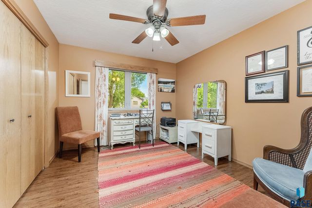 120 N Detroit Ave Avenue, Sioux Falls, SD 57110