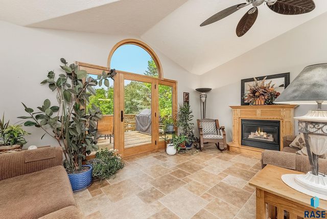 120 N Detroit Ave Avenue, Sioux Falls, SD 57110